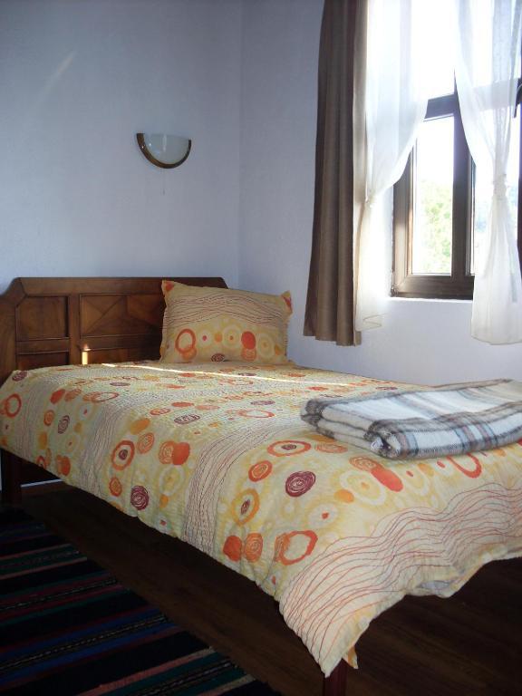 ホテル Tsutsovi House カロファー 部屋 写真