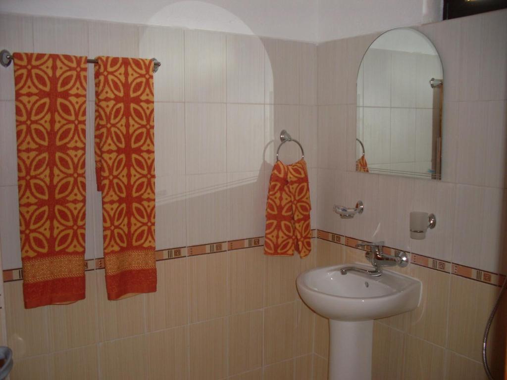 ホテル Tsutsovi House カロファー 部屋 写真