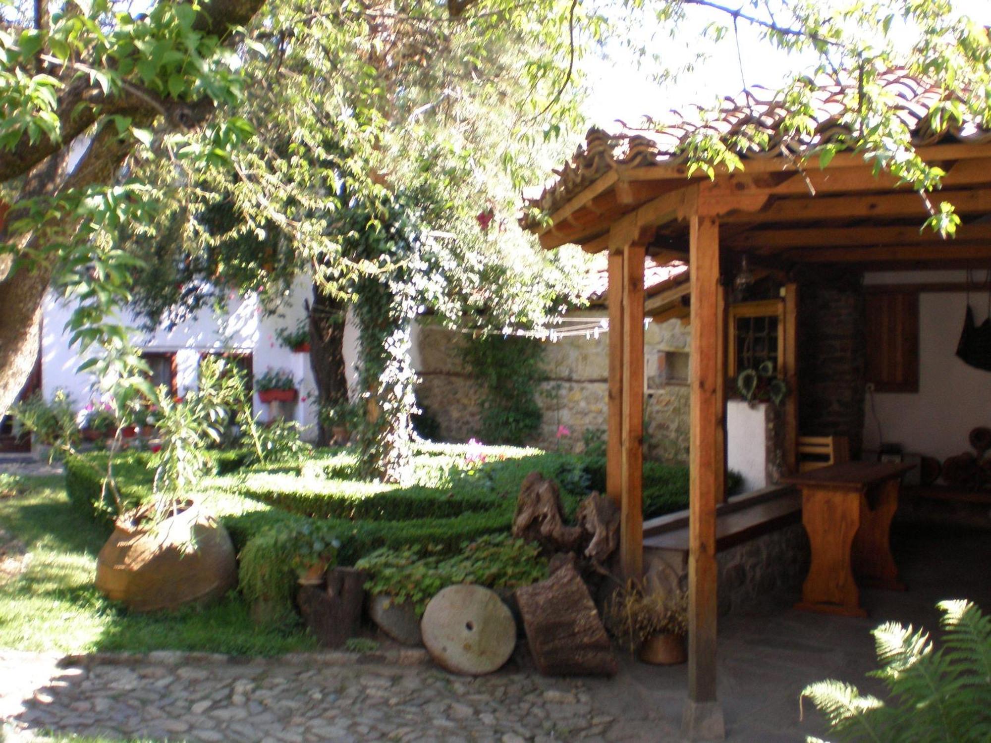 ホテル Tsutsovi House カロファー エクステリア 写真